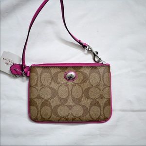 Coach wristlet new with tag